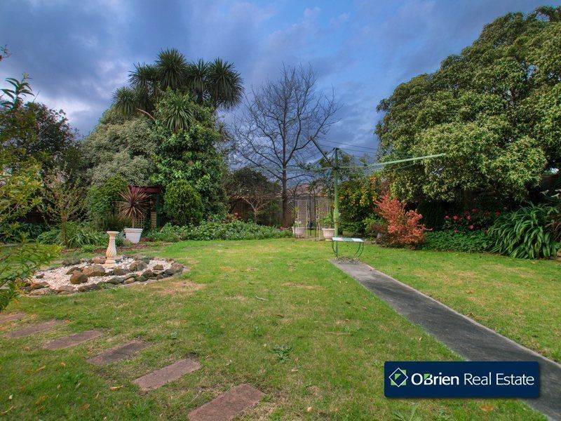 7 Thompsons Road, Cranbourne North VIC 3977