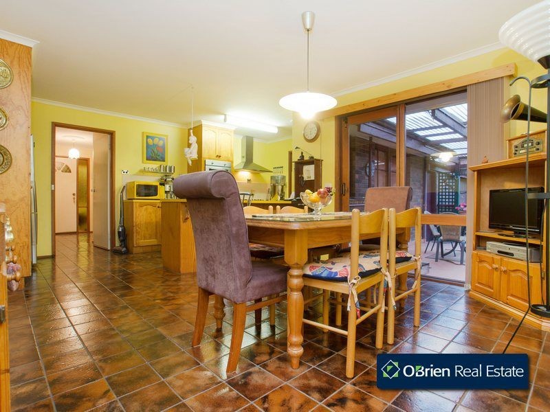 7 Thompsons Road, Cranbourne North VIC 3977