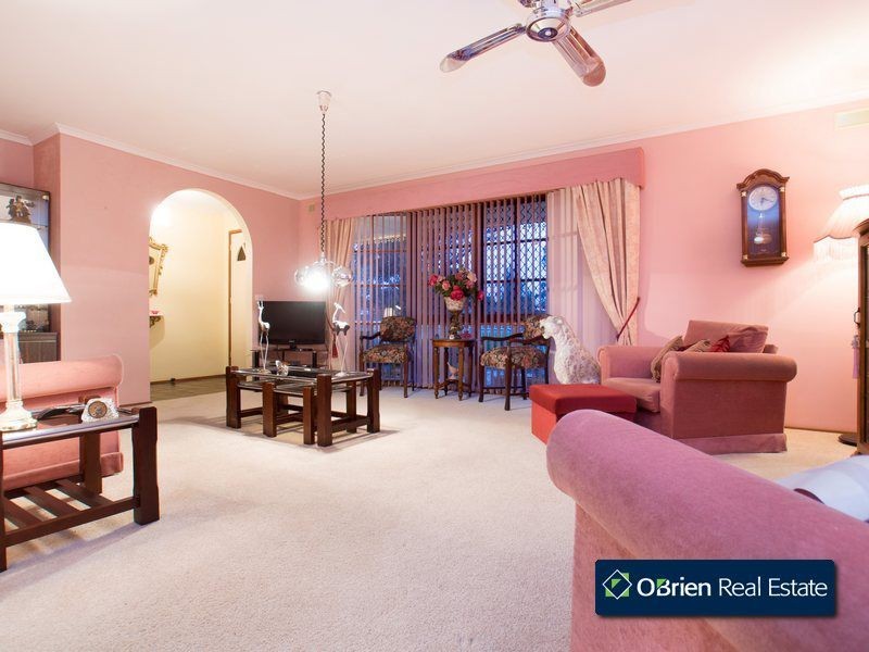 7 Thompsons Road, Cranbourne North VIC 3977