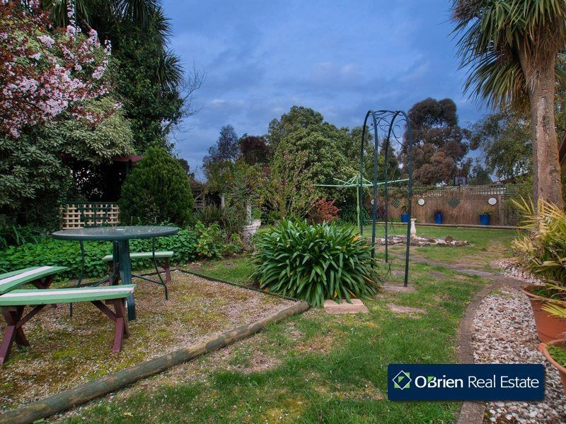 7 Thompsons Road, Cranbourne North VIC 3977