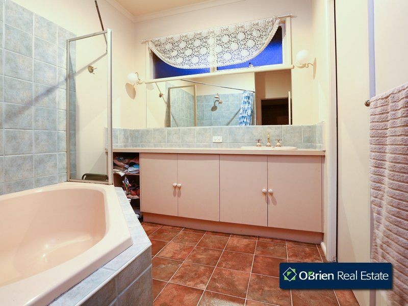 12 Woodlands Road, Cranbourne South VIC 3977