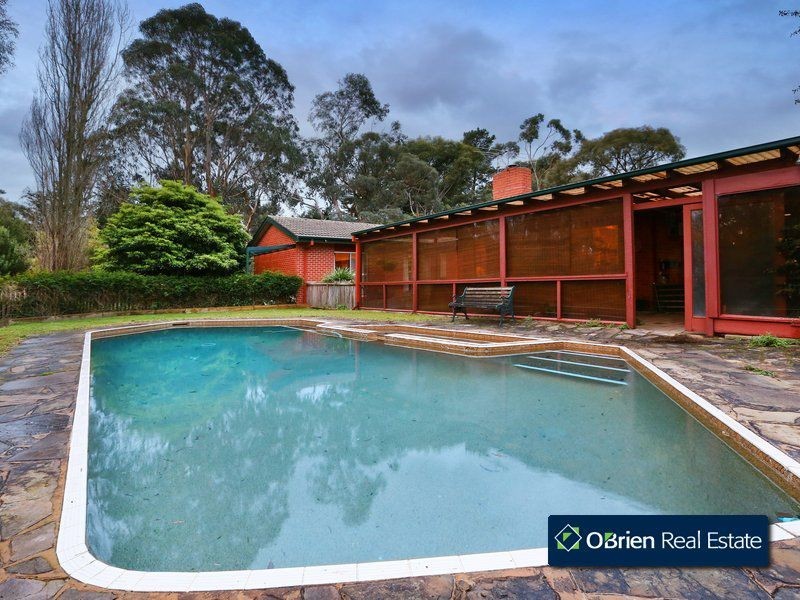 12 Woodlands Road, Cranbourne South VIC 3977