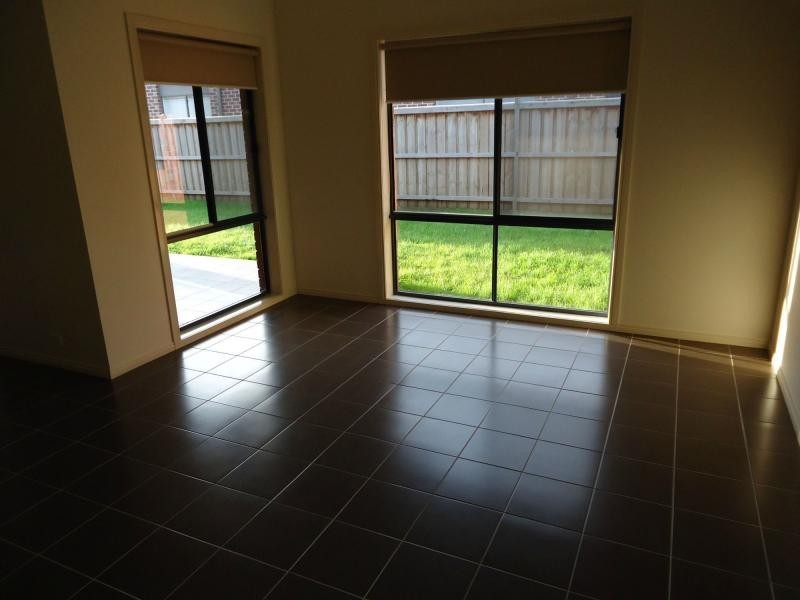 3 Bushranger Boulevard, Cranbourne East VIC 3977