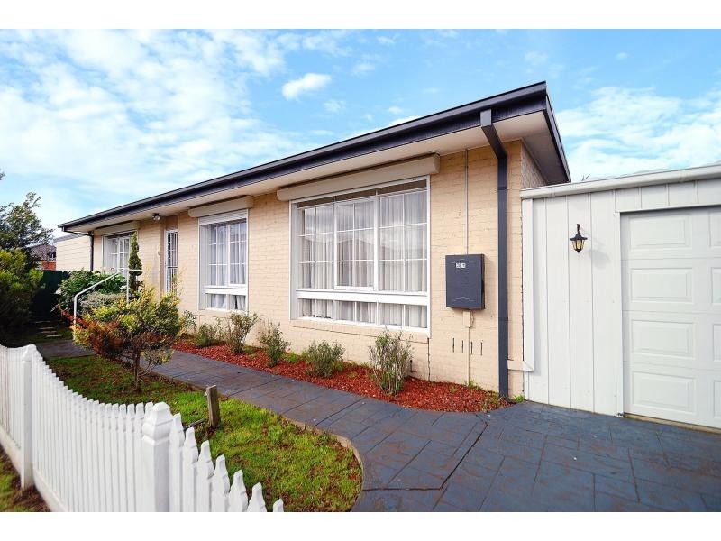 31 Glenaire Crescent, Cranbourne VIC 3977