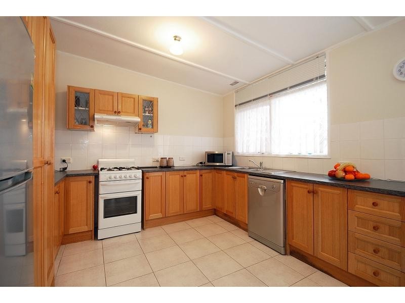 31 Glenaire Crescent, Cranbourne VIC 3977