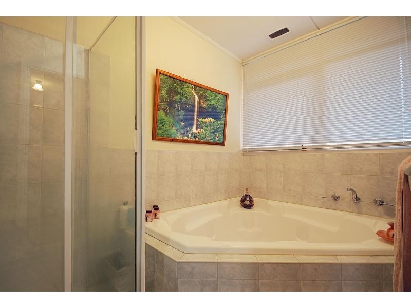 31 Glenaire Crescent, Cranbourne VIC 3977