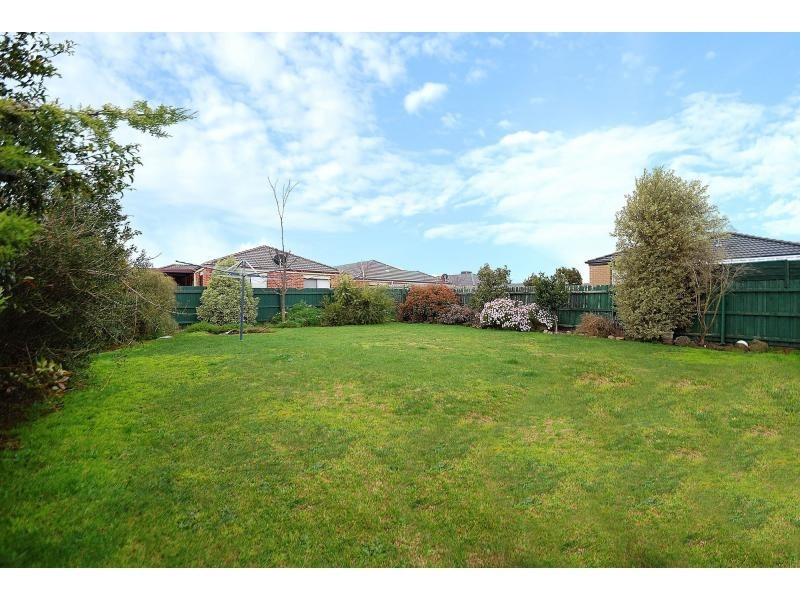 31 Glenaire Crescent, Cranbourne VIC 3977