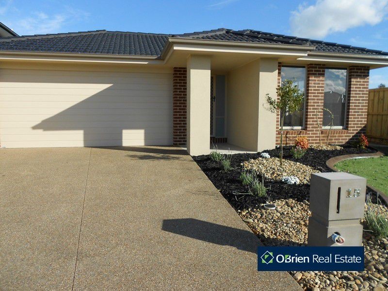15 Howe Way, Cranbourne East VIC 3977