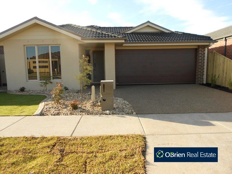 18 Blackledge Drive, Cranbourne East VIC 3977