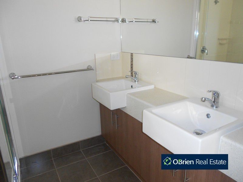 18 Blackledge Drive, Cranbourne East VIC 3977