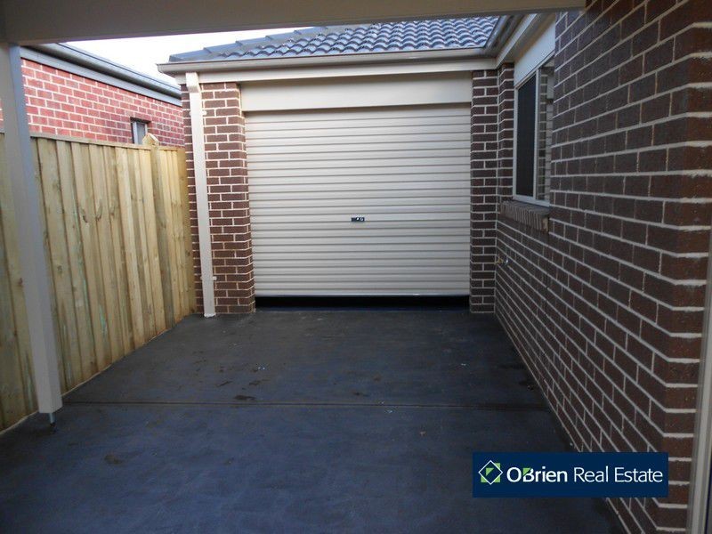 18 Blackledge Drive, Cranbourne East VIC 3977