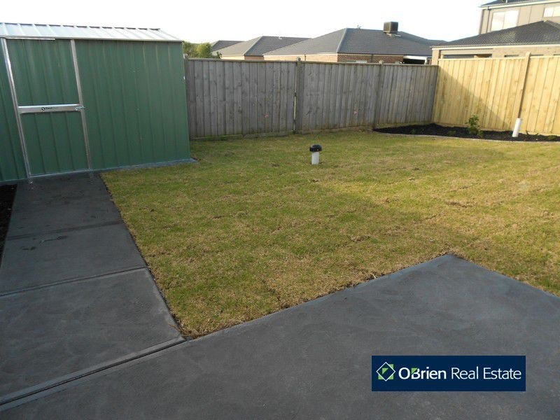 18 Blackledge Drive, Cranbourne East VIC 3977