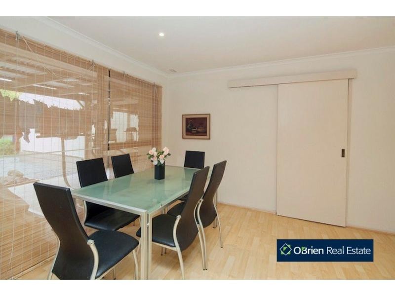 10 Marnebeck Court, Cranbourne VIC 3977