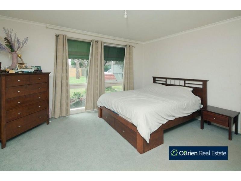 10 Marnebeck Court, Cranbourne VIC 3977