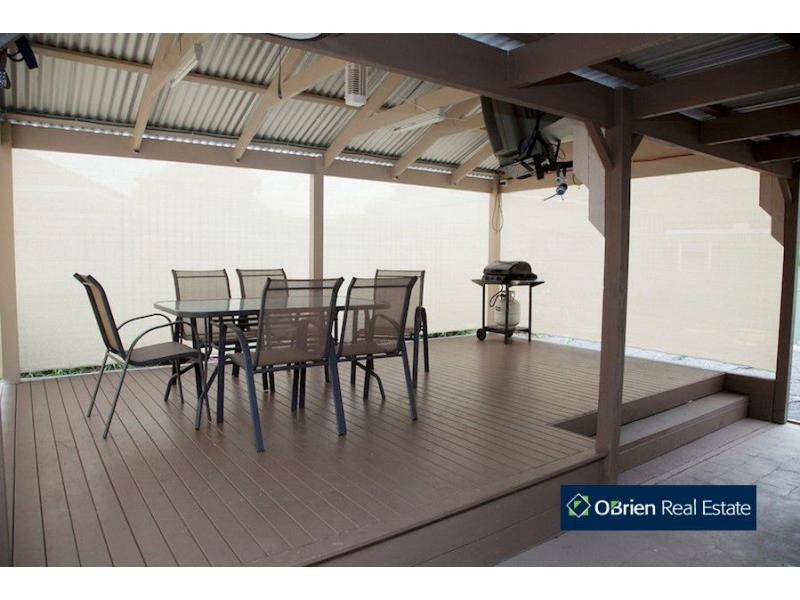 10 Marnebeck Court, Cranbourne VIC 3977