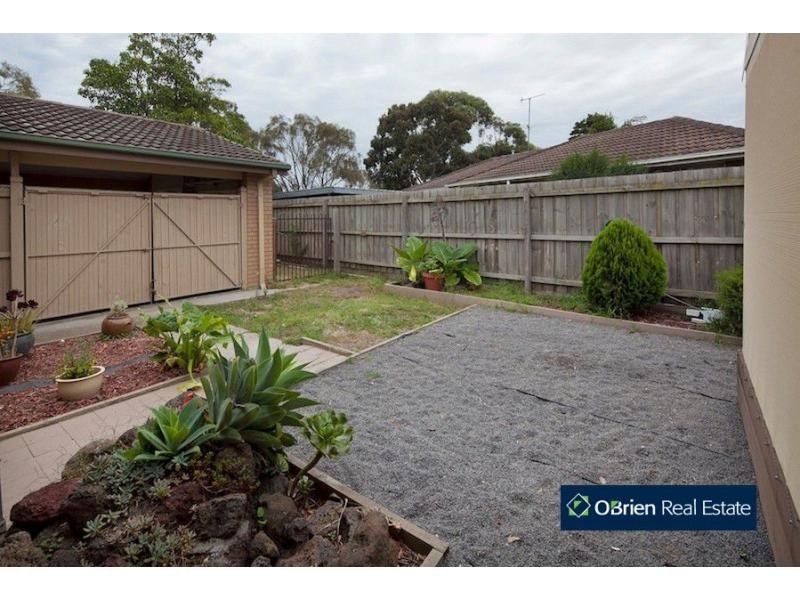 10 Marnebeck Court, Cranbourne VIC 3977