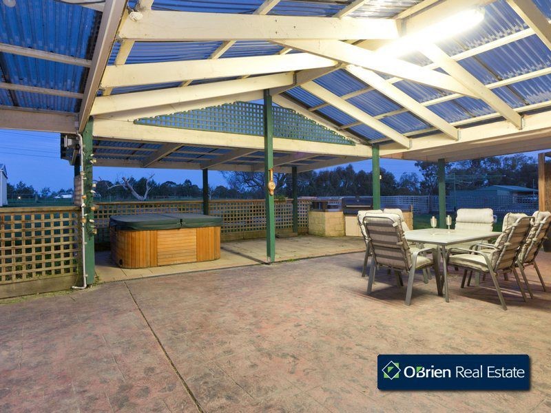 22 Walter Way, Cranbourne South VIC 3977