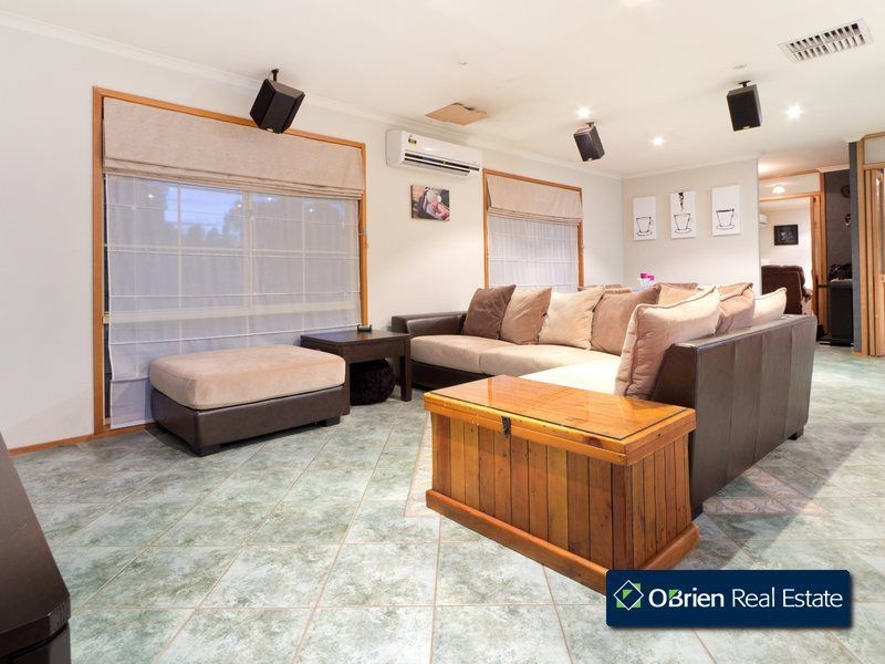 22 Walter Way, Cranbourne South VIC 3977