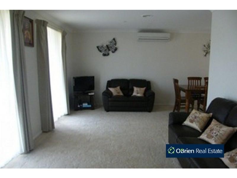 52 Trafalgar Way, Cranbourne East VIC 3977