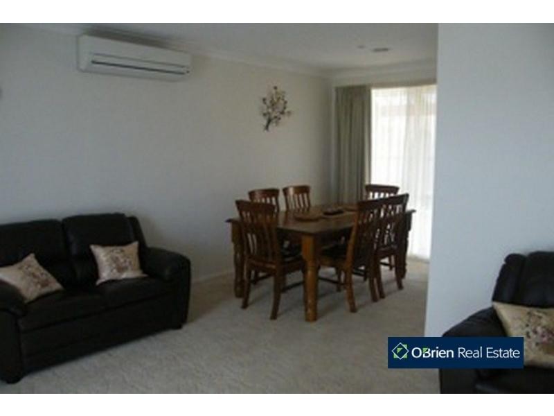 52 Trafalgar Way, Cranbourne East VIC 3977