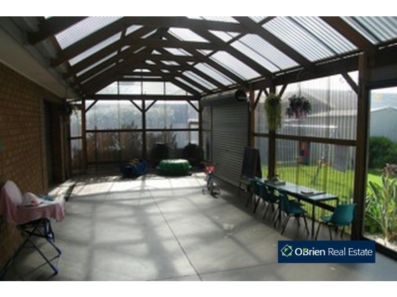 52 Trafalgar Way, Cranbourne East VIC 3977