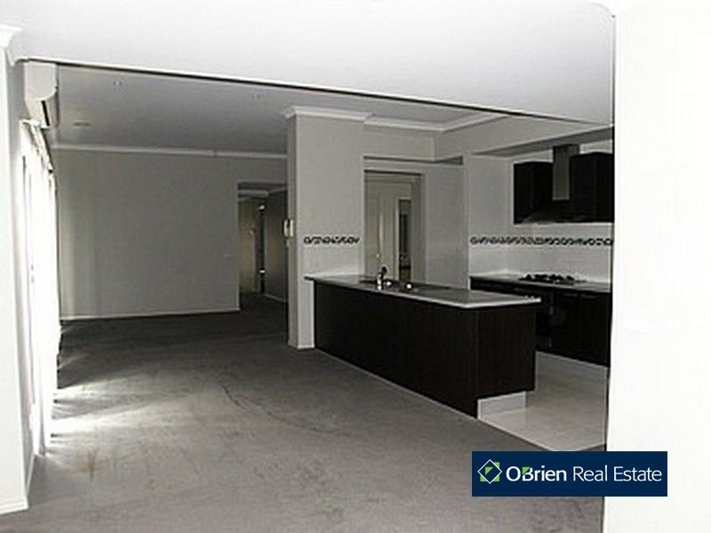 33 Greenaway Terrace, Cranbourne East VIC 3977