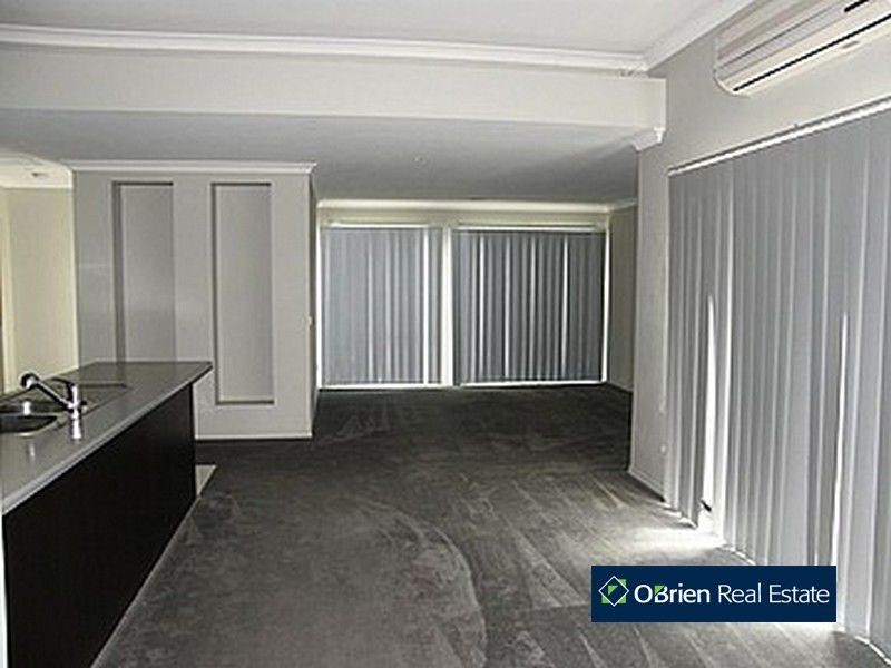 33 Greenaway Terrace, Cranbourne East VIC 3977