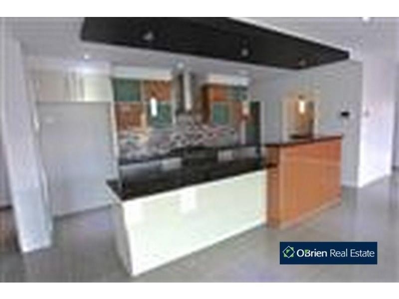 4 Rock Daisy Drive, Cranbourne West VIC 3977