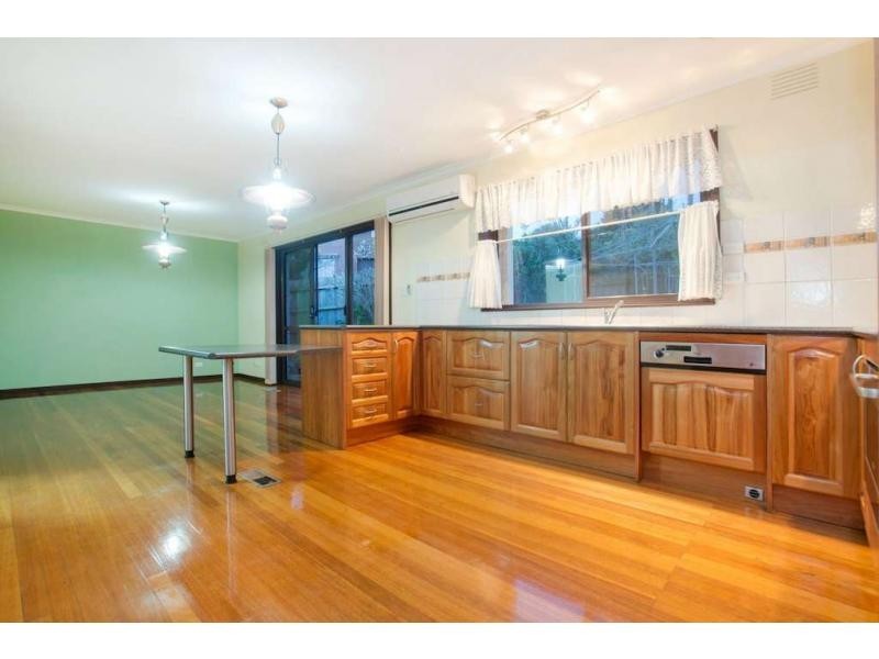 11 Kramer Drive, Berwick VIC 3806