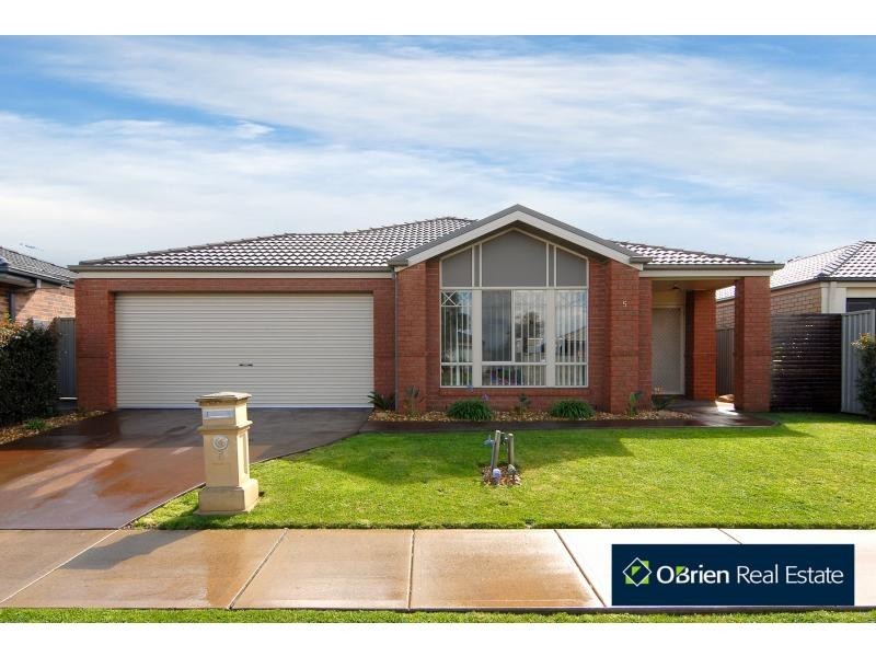 5 Saltram Court, Cranbourne East VIC 3977