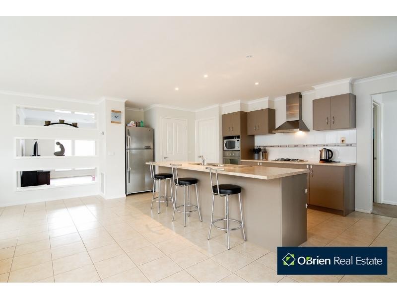 5 Saltram Court, Cranbourne East VIC 3977