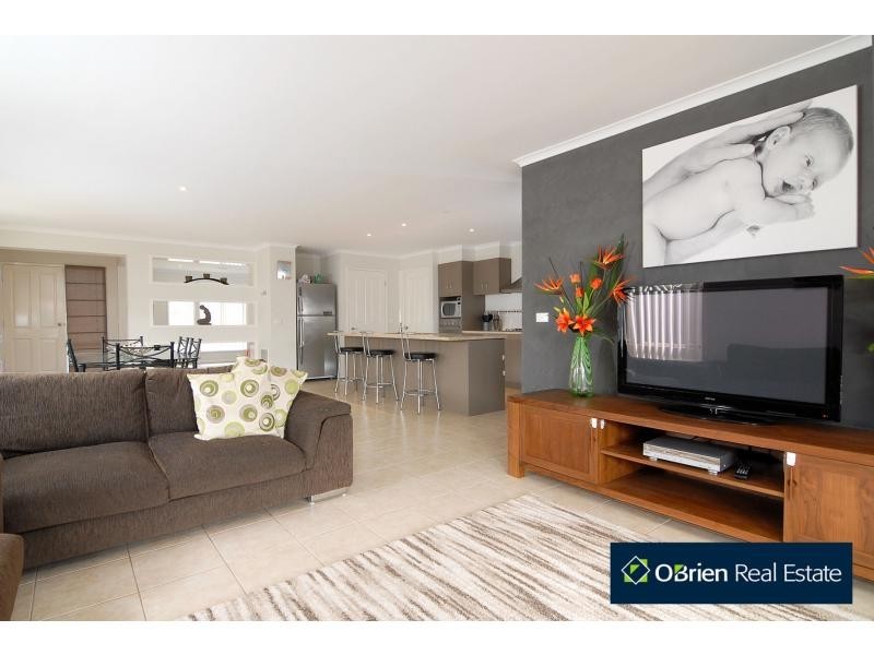 5 Saltram Court, Cranbourne East VIC 3977