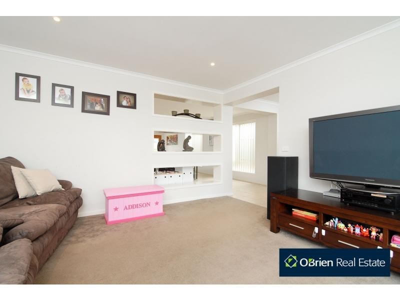 5 Saltram Court, Cranbourne East VIC 3977