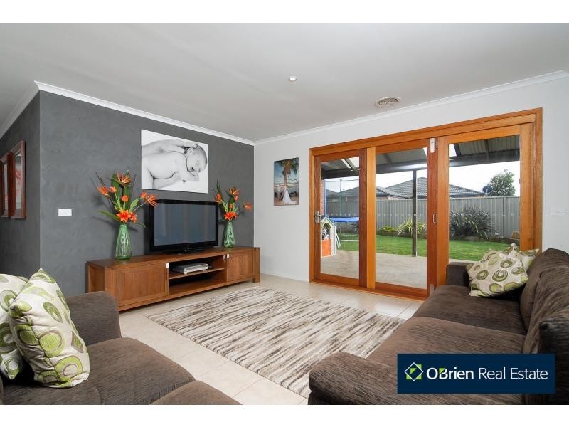 5 Saltram Court, Cranbourne East VIC 3977