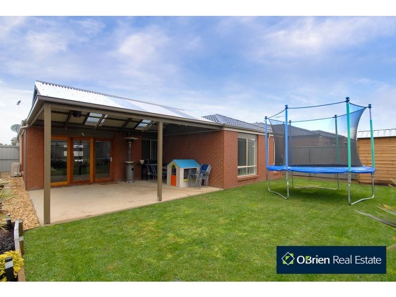 5 Saltram Court, Cranbourne East VIC 3977