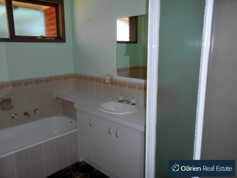 30 Leonard Avenue, Berwick VIC 3806