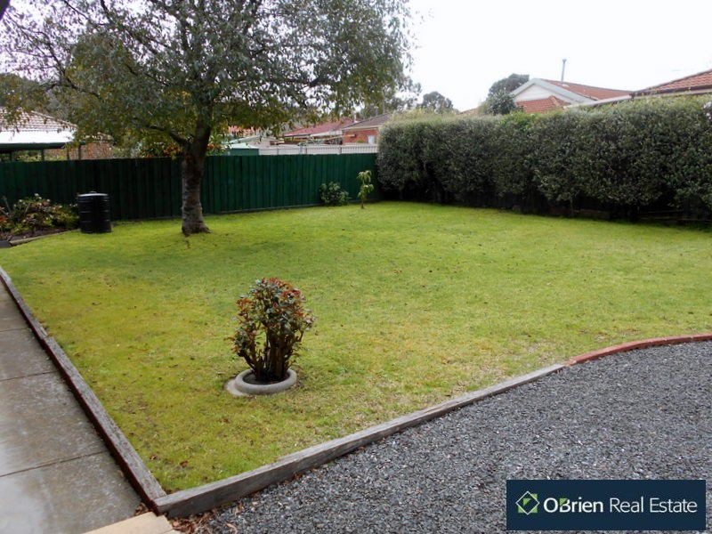 30 Leonard Avenue, Berwick VIC 3806