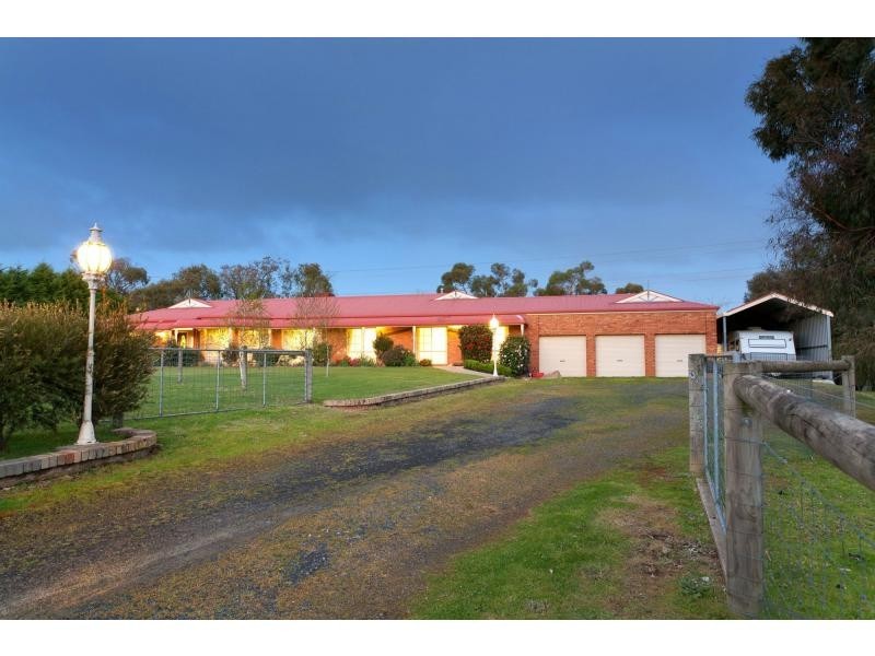 18 Walter Way, Cranbourne South VIC 3977