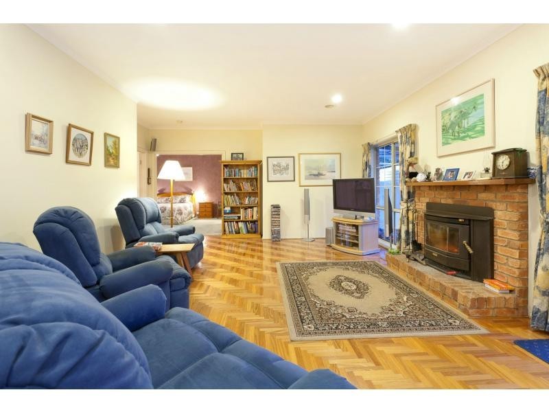 18 Walter Way, Cranbourne South VIC 3977