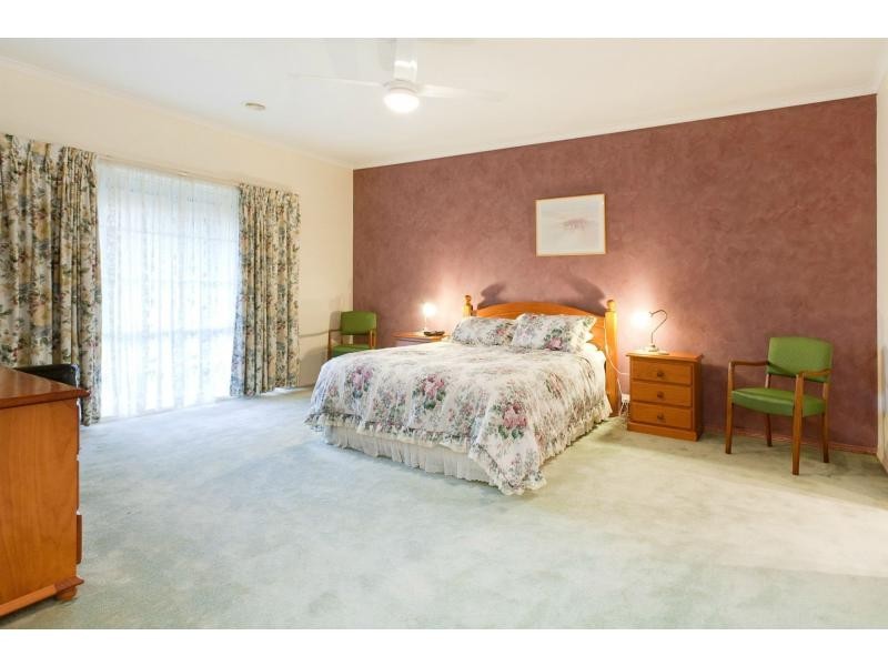 18 Walter Way, Cranbourne South VIC 3977
