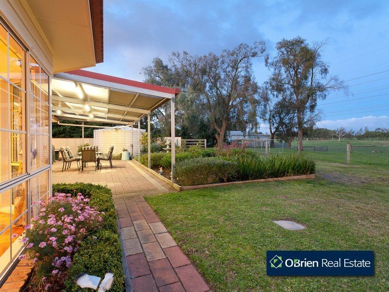 18 Walter Way, Cranbourne South VIC 3977