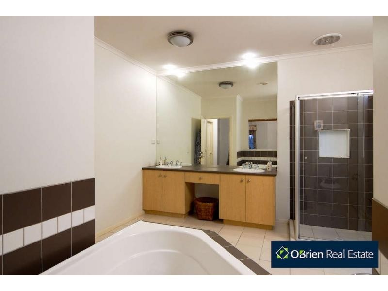 3 St Ives Drive, Narre Warren South VIC 3805