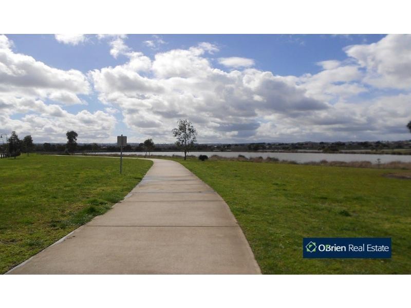 14 Vert Avenue, Narre Warren South VIC 3805