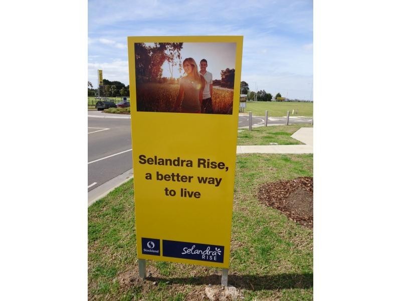 Lot 1111 Paso Grove, Clyde North VIC 3978