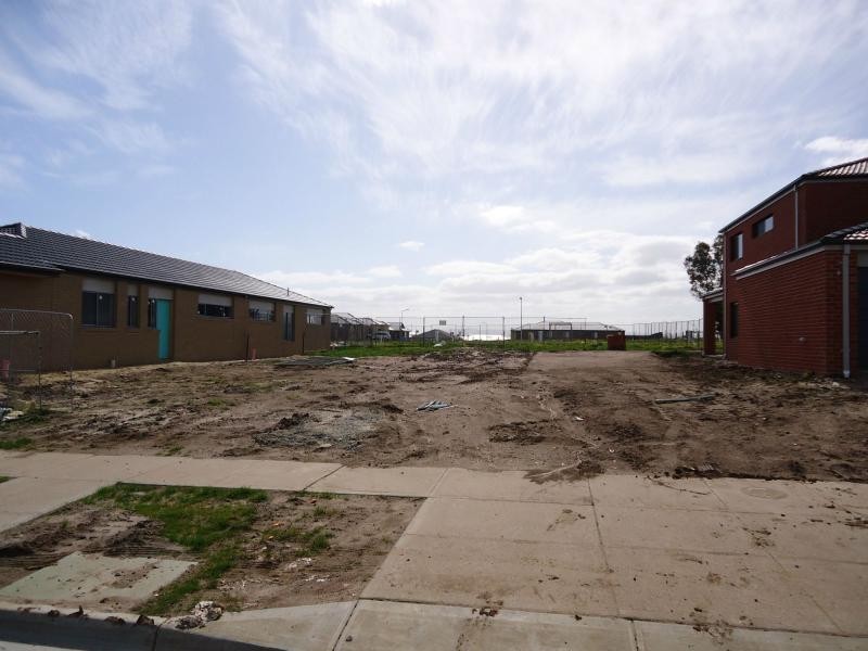 Lot 1111 Paso Grove, Clyde North VIC 3978