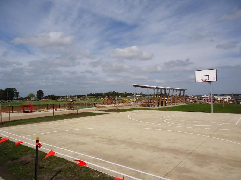 Lot 1111 Paso Grove, Clyde North VIC 3978