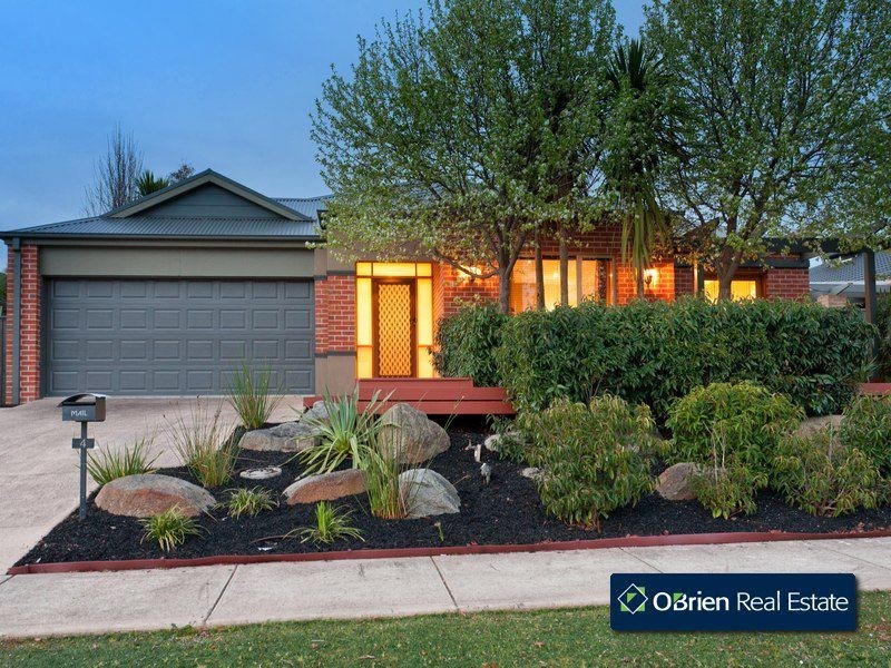 4 Chase Boulevard, Berwick VIC 3806