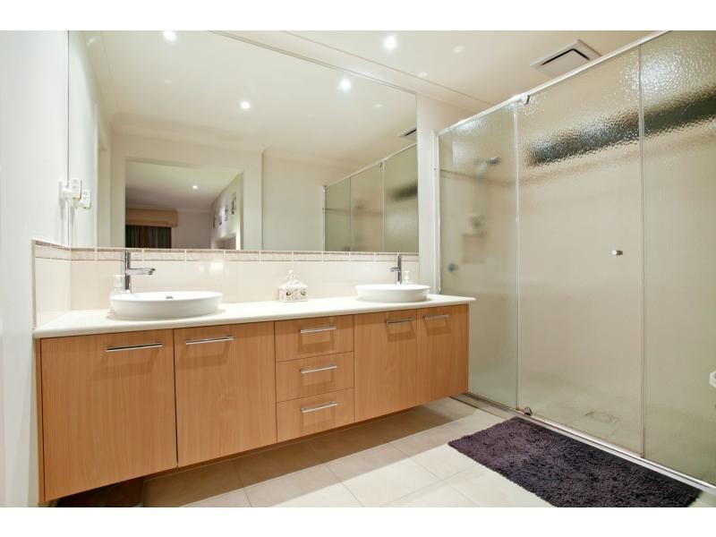 14 Middleton Grove, Berwick VIC 3806