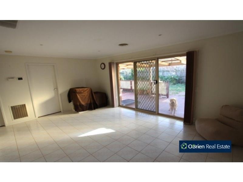 2 Bamboo Court, Cranbourne North VIC 3977