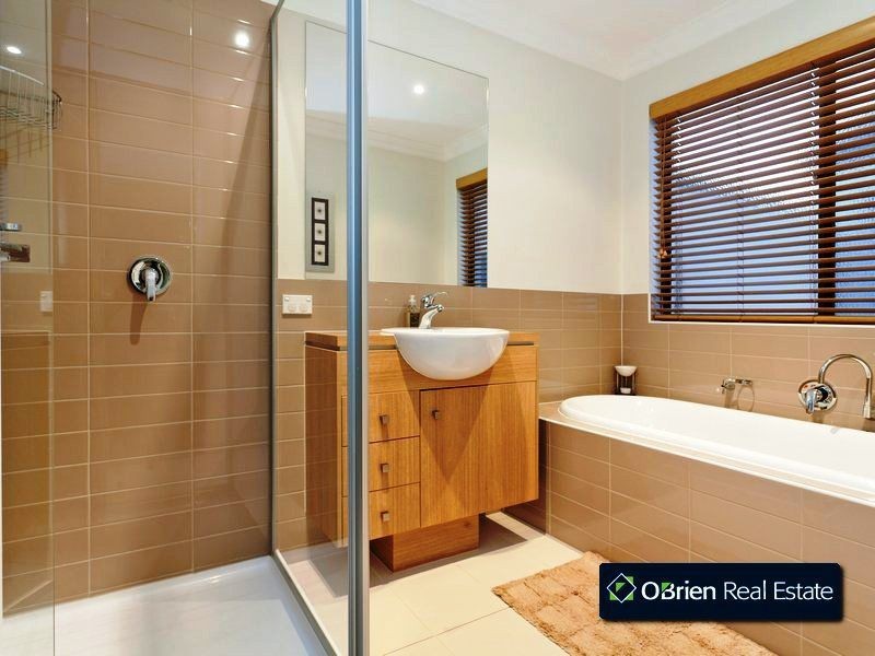 77 Meridian Circuit, Berwick VIC 3806